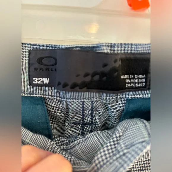 Oakley Men’s Shorts - 32 inch waist. Grey plaid. 97% Cotton. Good condition! - Picture 4 of 5